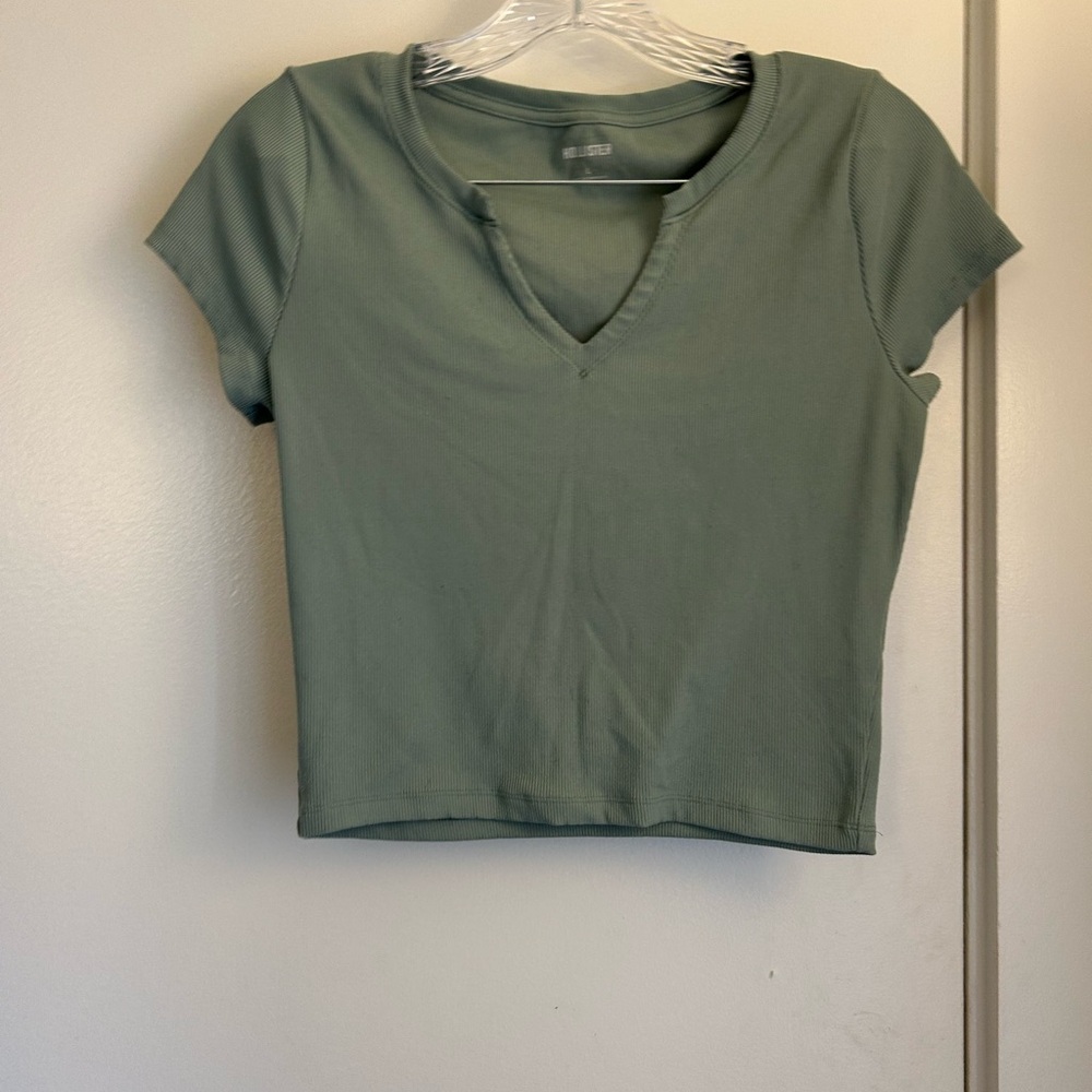 Hollister Sage Green Crop T-Shirt with Short Sleeves and Cut Out Style